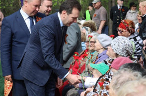 ТОРЖЕСТВЕННАЯ ЦЕРЕМОНИЯ ВОЗЛОЖЕНИЯ НА МЕМОРИАЛЕ РАБОТНИКАМ ЗАВОДА ГАЛОГЕН, ПОГИБШИМ В ГОДЫ ВЕЛИКОЙ ОТЕЧЕСТВЕННОЙ ВОЙНЫ 1941 - 1945 ГГ.