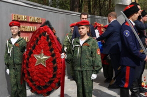 ТОРЖЕСТВЕННАЯ ЦЕРЕМОНИЯ ВОЗЛОЖЕНИЯ НА МЕМОРИАЛЕ РАБОТНИКАМ ЗАВОДА ГАЛОГЕН, ПОГИБШИМ В ГОДЫ ВЕЛИКОЙ ОТЕЧЕСТВЕННОЙ ВОЙНЫ 1941 - 1945 ГГ.