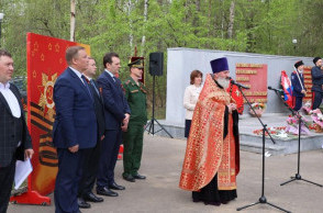 ТОРЖЕСТВЕННАЯ ЦЕРЕМОНИЯ ВОЗЛОЖЕНИЯ НА МЕМОРИАЛЕ РАБОТНИКАМ ЗАВОДА ГАЛОГЕН, ПОГИБШИМ В ГОДЫ ВЕЛИКОЙ ОТЕЧЕСТВЕННОЙ ВОЙНЫ 1941 - 1945 ГГ.
