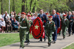 ТОРЖЕСТВЕННАЯ ЦЕРЕМОНИЯ ВОЗЛОЖЕНИЯ НА МЕМОРИАЛЕ РАБОТНИКАМ ЗАВОДА ГАЛОГЕН, ПОГИБШИМ В ГОДЫ ВЕЛИКОЙ ОТЕЧЕСТВЕННОЙ ВОЙНЫ 1941 - 1945 ГГ.