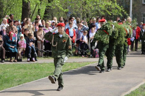 ТОРЖЕСТВЕННАЯ ЦЕРЕМОНИЯ ВОЗЛОЖЕНИЯ НА МЕМОРИАЛЕ РАБОТНИКАМ ЗАВОДА ГАЛОГЕН, ПОГИБШИМ В ГОДЫ ВЕЛИКОЙ ОТЕЧЕСТВЕННОЙ ВОЙНЫ 1941 - 1945 ГГ.