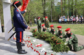 ТОРЖЕСТВЕННАЯ ЦЕРЕМОНИЯ ВОЗЛОЖЕНИЯ НА МЕМОРИАЛЕ РАБОТНИКАМ ЗАВОДА ГАЛОГЕН, ПОГИБШИМ В ГОДЫ ВЕЛИКОЙ ОТЕЧЕСТВЕННОЙ ВОЙНЫ 1941 - 1945 ГГ.