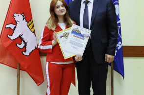 вручение почетных грамот и благодарностей участникам всероссийского музыкального флешмоба "нас миллионы русских" в поддержку участников специальной военной операции  