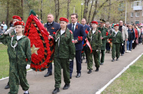 ТОРЖЕСТВЕННАЯ ЦЕРЕМОНИЯ ВОЗЛОЖЕНИЯ НА МЕМОРИАЛЕ РАБОТНИКАМ ЗАВОДА ГАЛОГЕН, ПОГИБШИМ В ГОДЫ ВЕЛИКОЙ ОТЕЧЕСТВЕННОЙ ВОЙНЫ 1941 - 1945 ГГ.