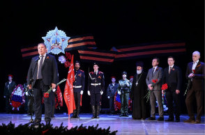 ВОЗЛОЖЕНИЯ ВЕНКОВ И ЦВЕТОВ погибшим в годы Великой Отечественной войны