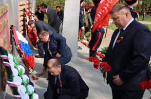ВОЗЛОЖЕНИЯ ВЕНКОВ И ЦВЕТОВ погибшим в годы Великой Отечественной войны