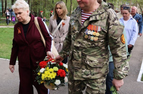 ВОЗЛОЖЕНИЯ ВЕНКОВ И ЦВЕТОВ погибшим в годы Великой Отечественной войны