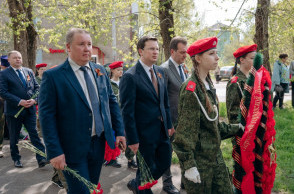 ВОЗЛОЖЕНИЯ ВЕНКОВ И ЦВЕТОВ погибшим в годы Великой Отечественной войны